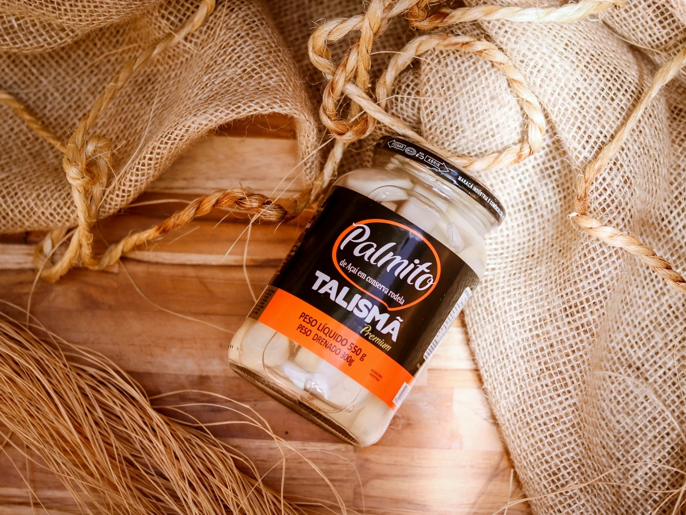 Produto TALISMÃ apresentado em cenário profissional